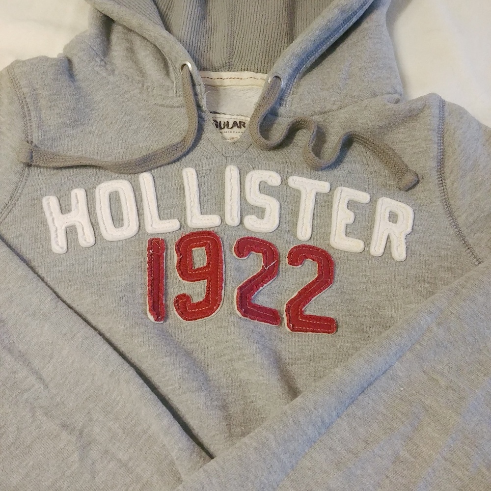 Soft gray Hollister Sweatshirt - size Medium - Picture 3 of 5